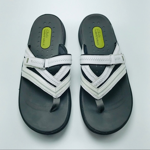 clarks wave flip flops